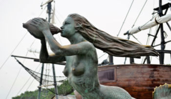 Galionová figura. Bezpečnou plavbu kdysi zaručovaly bohatě zdobené sochy na přídi